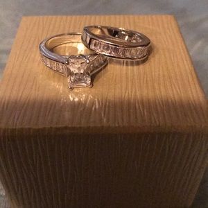 Set of wedding rings. 🌸